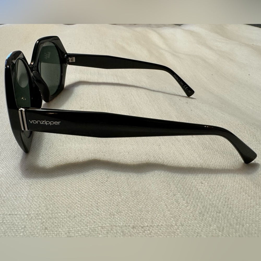 VonZipper | Women’s Buelah Round Sunglasses | Black on Black - Picture 5 of 8